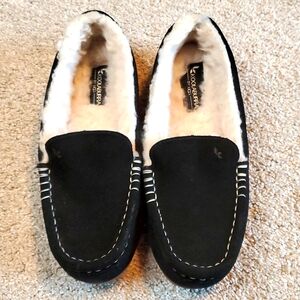 KOOLABURRA by UGG women's black slippers. Size 6
